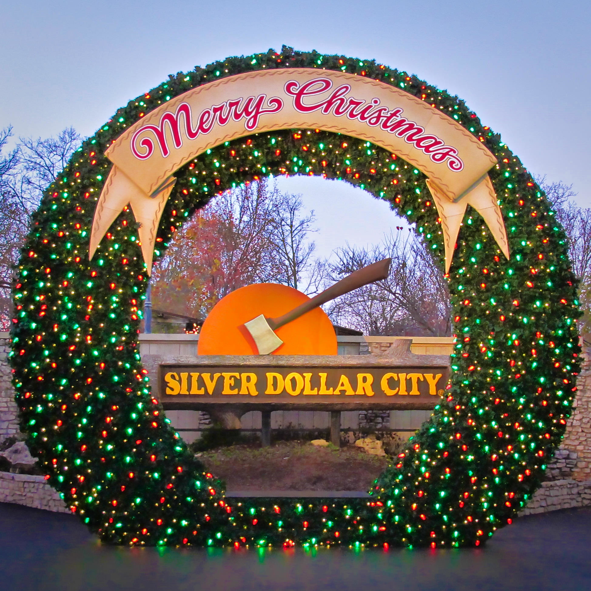 Large illuminated Merry Christmas wreath surrounding the Silver Dollar City entrance sign